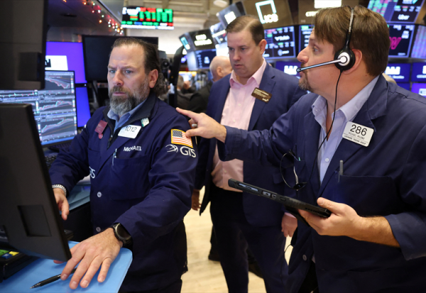 Wall Street corrige après les records