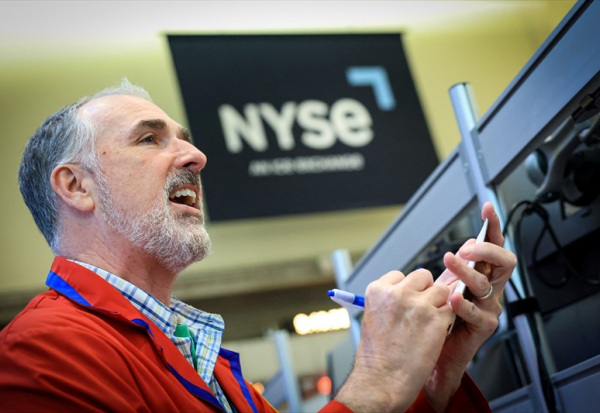 Wall Street : Dow Jones au sommet, Nasdaq en repli
