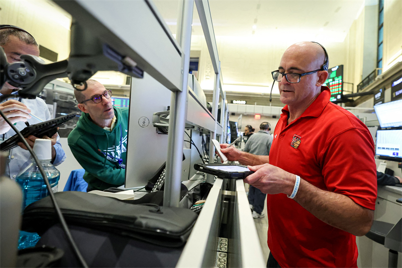 Wall Street : la nomination de Warsh à la tête de la Fed plonge les marchés dans le doute