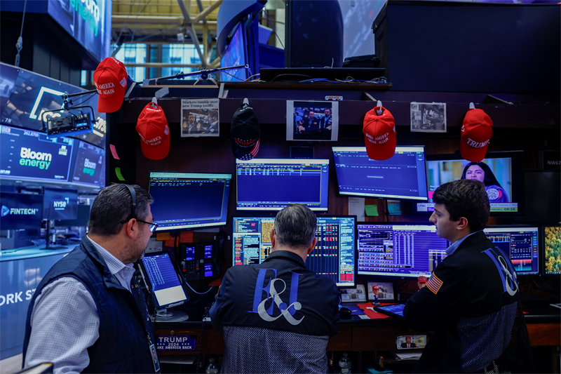 Wall Street : le Nasdaq se redresse nettement