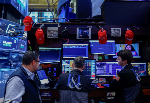 Wall Street : le Nasdaq se redresse nettement