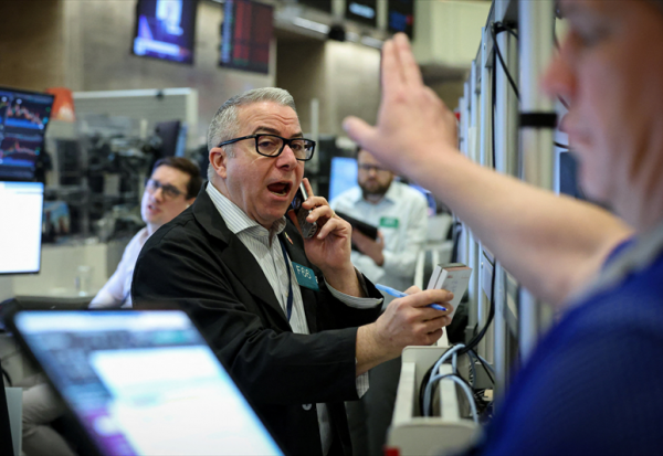 Wall Street limite la casse, alors que Trump temporise concernant l'Iran