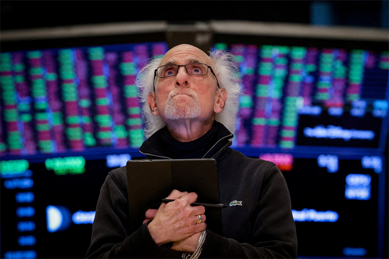 Wall Street : S&P et Nasdaq sous pression, avec l'Iran et les 'semis'