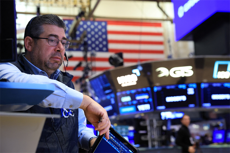 Wall Street sanctionné après les records
