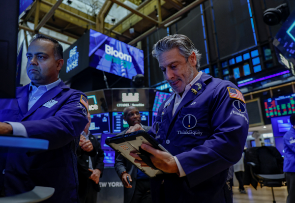 Wall Street se redresse après les 'stats', bonne surprise concernant l'inflation