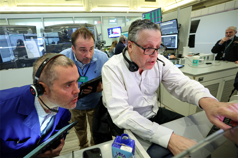 Wall Street sous pression, après la nomination de Warsh à la tête de la Fed