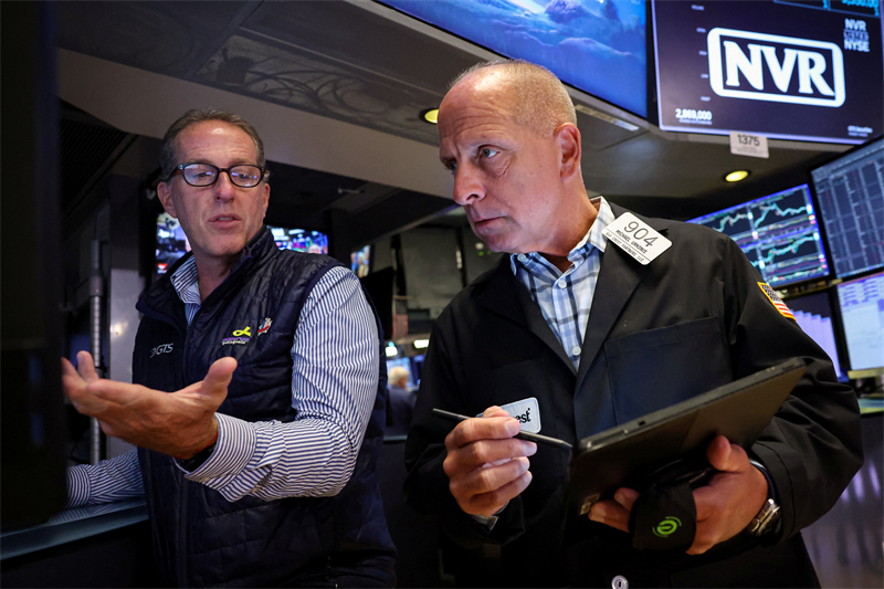 Wall Street sous pression avec Walmart, en attendant Powell