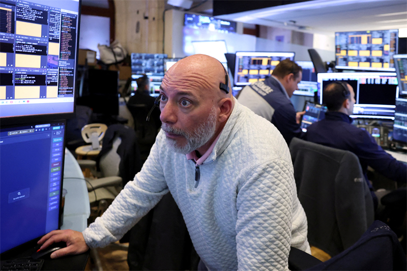 Wall Street trébuche avec les tensions sur l'obligataire et les craintes de durcissement monétaire