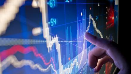 Les "semis" mettent Wall Street sous pression, Apple retrouve son trône
