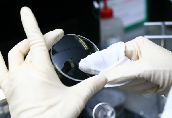 Stifel réduit sa cible sur EssilorLuxottica, mais reste à l'achat