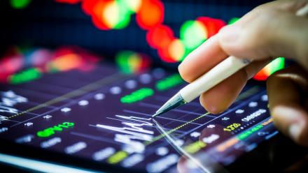 Wall Street : souffle un peu après un rallye de  4% sur des espoirs de paix fragiles